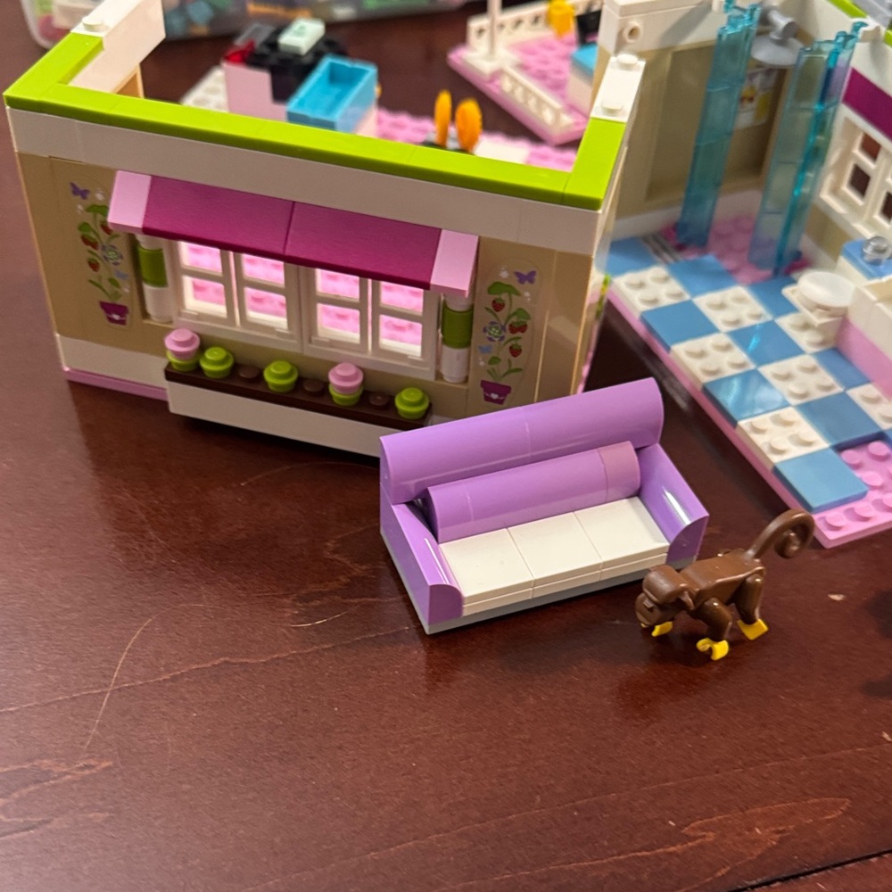LEGO FRIENDS Assorted Buildings & Characters - Picture 10 of 16